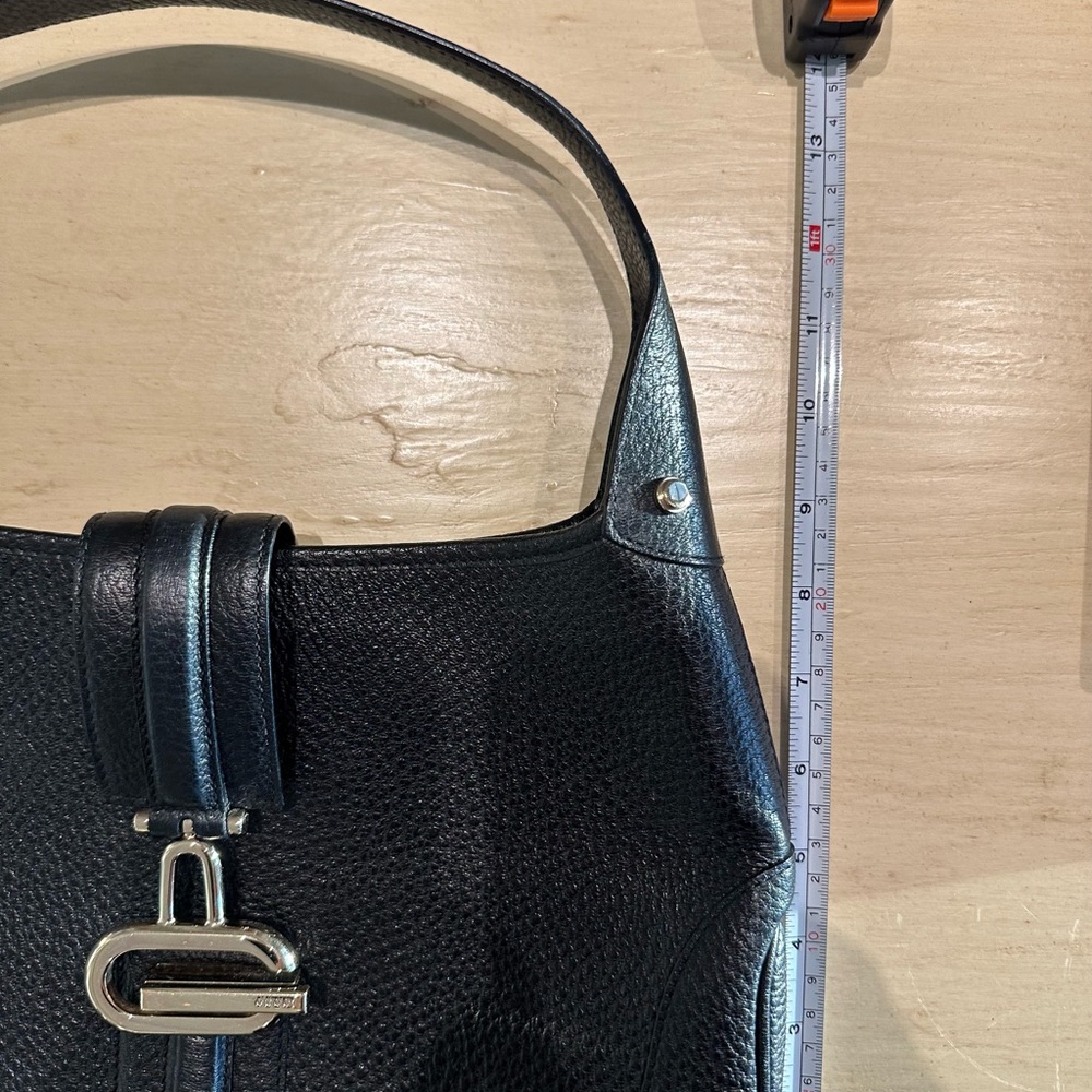 Authenticated Gucci Black Leather Shoulder Bag with Gold Hardware - Picture 12 of 14